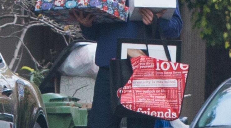 Φορτωμένος δώρα ο Bradley Cooper [εικόνα]