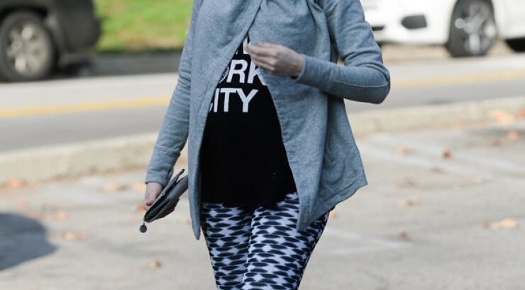 Διάσημη εγκυμονούσα που δεν αποχωρίζεται το γυμναστήριο 