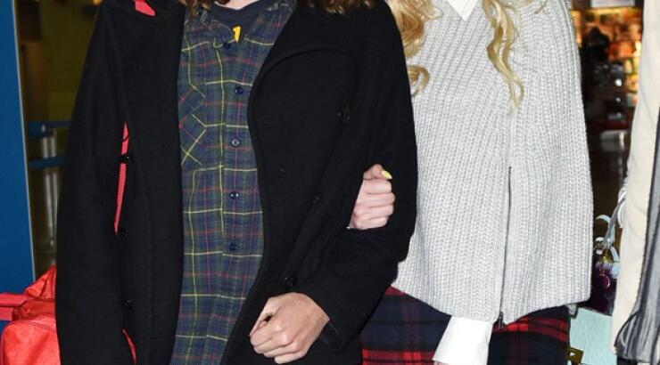 Νέα εμφάνιση πασίγνωστης τραγουδίστριας με το νέο της έρωτα [εικόνες] 