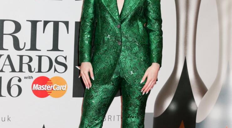 Όλα όσα είδαμε στο κόκκινο χαλί των Brit Awards [εικόνες]