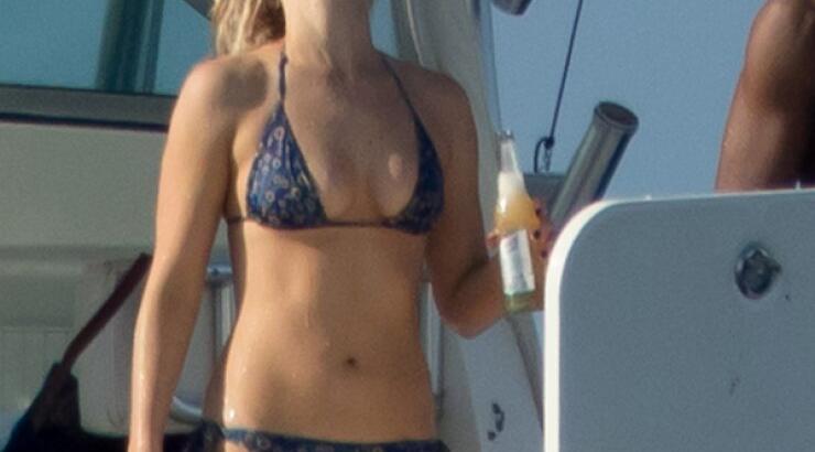 Jennifer Lawrence: Πίνει μπύρες και φτύνει μέσα στη θάλασσα [εικόνες]