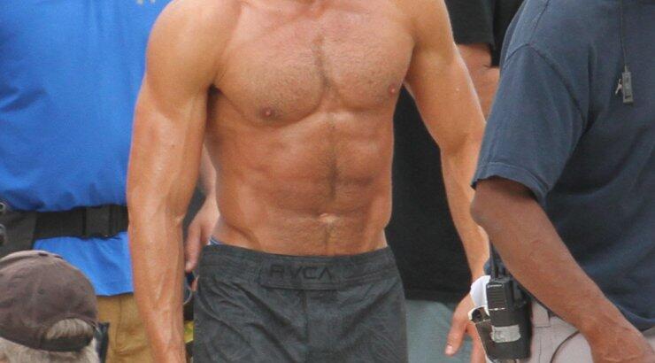 Αυτός είναι ο νέος hot περιζήτητος εργένης του Hollywood [εικόνες]