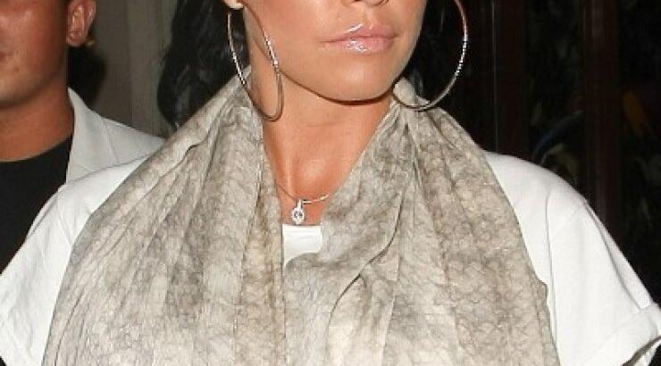 Εσπευσμένα στο νοσοκομείο η Katie Price