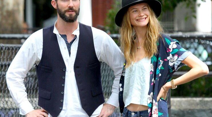 Ο τραγουδιστής των ‘’Maroon 5’’ με την αρραβωνιαστικιά του!