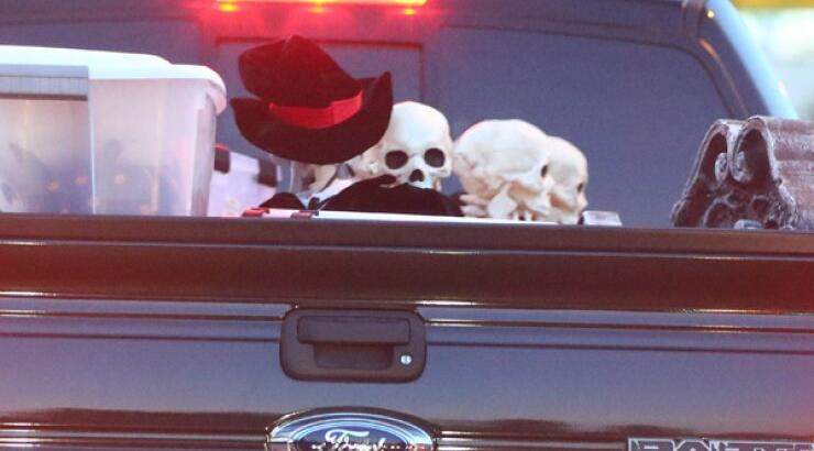 Ποιος σταρ του Hollywood βρέθηκε με σκελετούς στο αυτοκίνητο; [εικόνες]