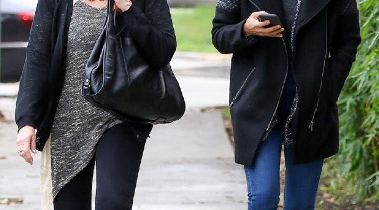 Jessica Alba: Για lunch παρέα με την μητέρα της [εικόνες]