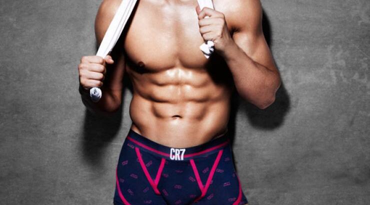 Κορίτσια δώστε προσοχή! Ο Cristiano Ronaldo γυμνός! [εικόνες]