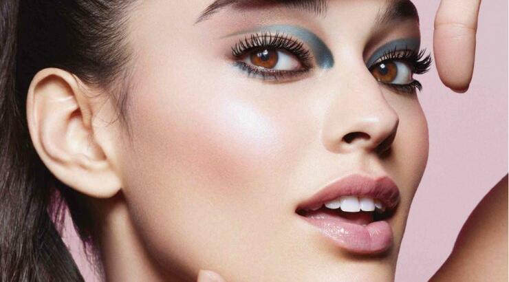 Η Clarins σου προτείνει το μακιγιάζ της άνοιξης