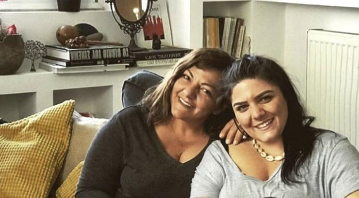 Δακρύσαμε από τα γέλια! Η απίστευτη φάρσα που έκανε στη Βίκυ Σταυροπούλου η κόρη της! [βίντεο]