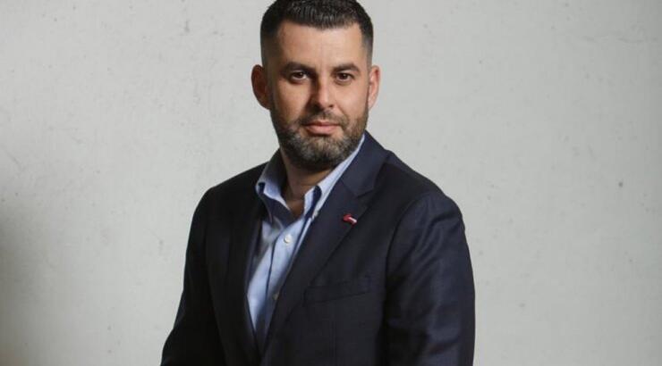 Σταύρος Κυπριανού: Ο παρουσιαστής ξεφυλλίζει το άλμπουμ από το παρελθόν του!