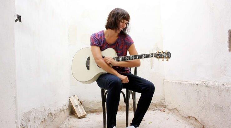 Ακούστε τη Σtella!