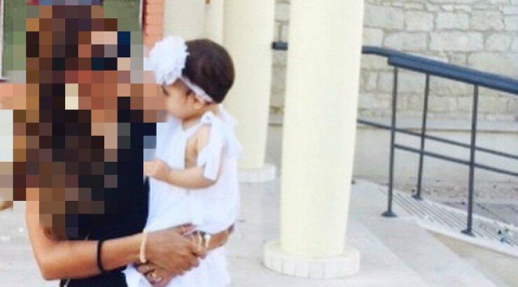 Κύπρια παρουσιάστρια σε δημόσια εμφάνιση με την ενός έτους κόρη της