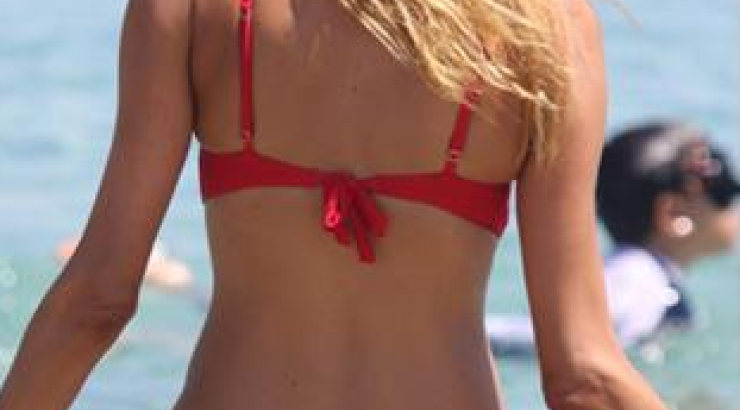 Η σέξι πίσω όψη Κύπριας μοντέλου στη Μύκονο! [εικόνες]