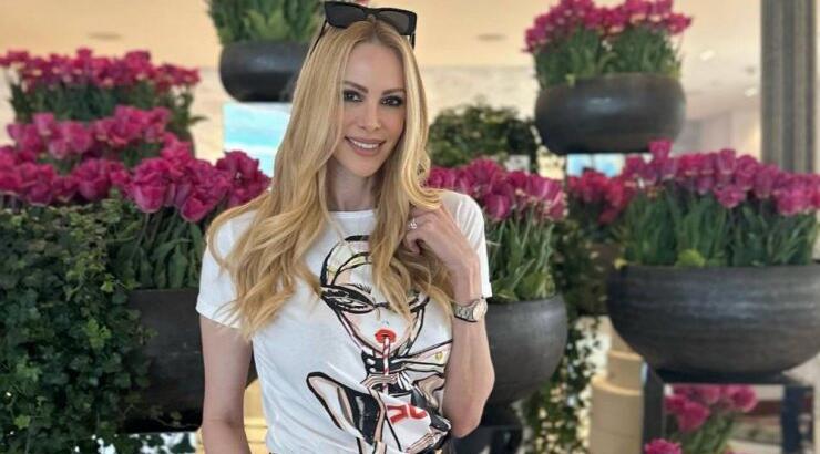 Στέλλα Δημητρίου: Απαθανάτισε τη μητέρα της αγκαλιά με τους επτά μηνών δίδυμους γιους της 