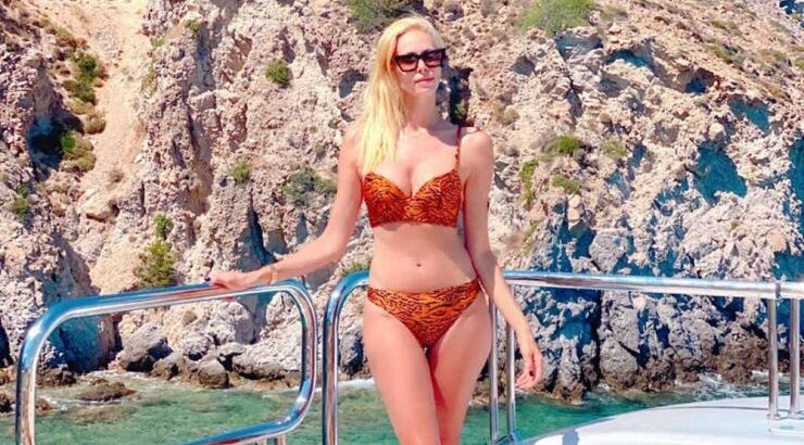 Στέλλα Δημητρίου: Μας έδειξε το διαμαντένιο της μονόπετρο και είναι υπέροχο!