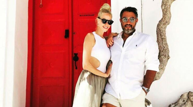 Η Στέλλα Δημητρίου παντρεύεται και μόλις είδαμε το μονόπετρό της! [εικόνες]