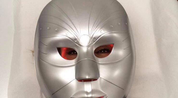 Ακομπλεξάριστη επώνυμη Κύπρια μας δείχνει τι έχει κάνει στο πρόσωπό της!