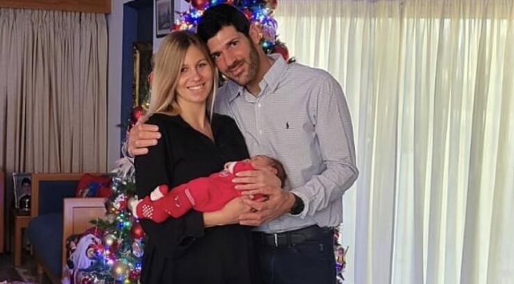 Παύλος Κοντίδης: Το ρομαντικό δείπνο για τα γενέθλια της συντρόφου του και το κόκκινο τριαντάφυλλο