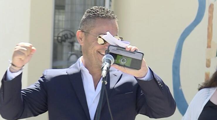 Tζον Χριστοδούλου: Πήγε στο γυμνάσιο Αγλαντζιάς και τους έβαλε τον ύμνο της Ομόνοιας [βίντεο]