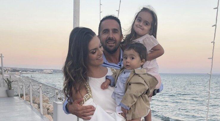 Κρίστη Αγαπίου - Πανίκος Λειβαδιώτης: Πήγαν για μπάνιο με τα παιδιά τους στη Λάρνακα στα τέλη Δεκεμβρίου [εικόνες]