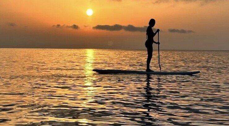 Κύπρια παρουσιάστρια: Η συγκίνηση στην αποφοίτηση του βαφτιστικού της και το sup τα ξημερώματα