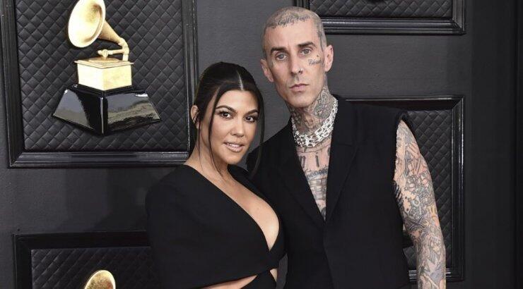 Kourtney Kardashian: Είναι έγκυος και δεν θα πιστέψεις πως το αποκάλυψε στον Travis Barker