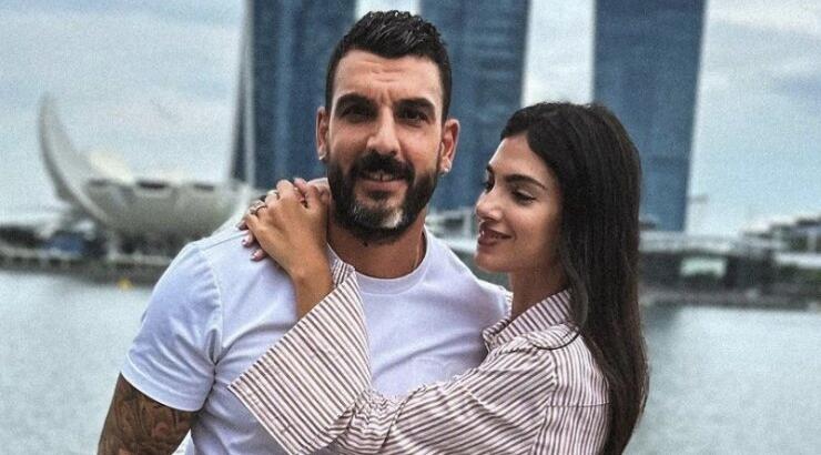 Γιώργος Μερκής - Άντρεα Κυριάκου: Στόλισαν το χριστουγεννιάτικο δέντρο τους [βίντεο]