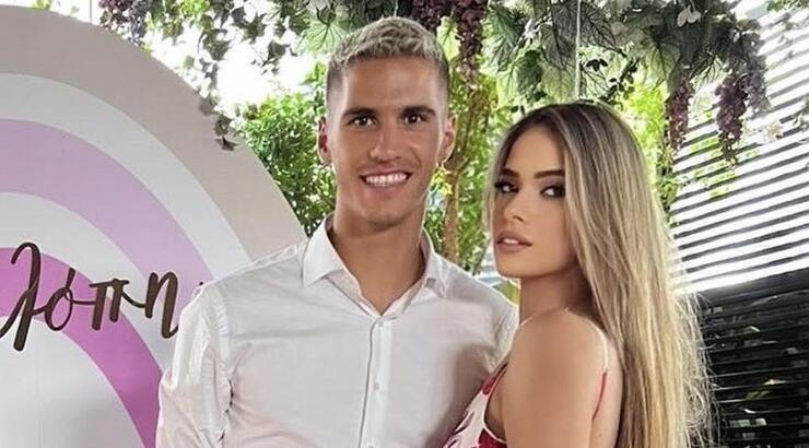 Πιέρος - Κορτζιά: Πόζαραν με τους γιους τους ντυμένοι Αη Βασίληδες και μας έστειλαν τις ευχές τους