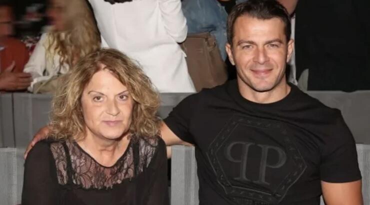 Συγκινημένος on air ο Γιώργος Αγγελόπουλος: "Η μαμά είναι εκεί ψηλά τώρα και μας προσέχει οπότε να..."