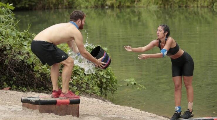 "Survivor": Όλη η αλήθεια για τη φημολογούμενη ερωτική επαφή του James με την Μαριπόζα 