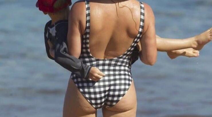 Κούκλα ηθοποιός δημοσίευσε αρετουσάριστη φωτογραφία της και στέλνει το δικό της μήνυμα