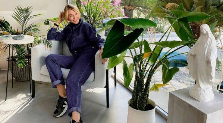 Η Σύλβια Μαυροπούλου φόρεσε το αγαπημένο denim piece αυτής της σεζόν