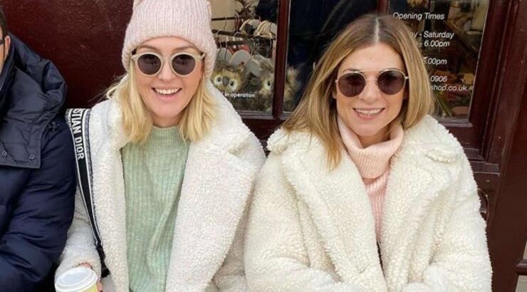 Σύλβια Μαυροπούλου – Λεώνη Συμεωνίδου: Ποζάρουν με τις κορούλες τους αγκαλιά!