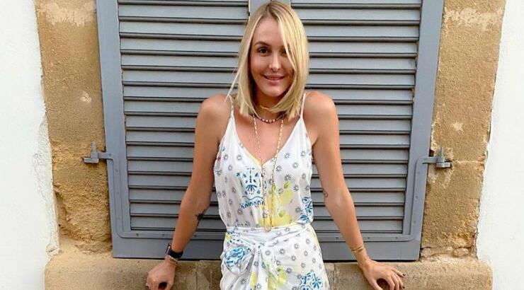 Η Σύλβια Μαυροπούλου αποδεικνύει πως η wrap skirt είναι το ιδανικό κομμάτι για το καλοκαίρι 