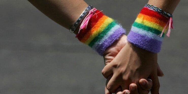 2 γυναίκες αφορά  το πρώτο κυπριακό σύμφωνο συμβίωσης