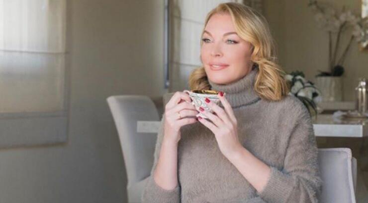 Τατιάνα Στεφανίδου: Το chic δέντρο που στόλισε στο σαλόνι του σπιτιού της! [εικόνα]