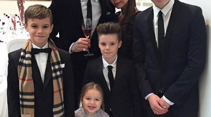 Οι πρώτες φωτογραφίες της οικογένειας Beckham από τις διακοπές τους στην Ελλάδα!