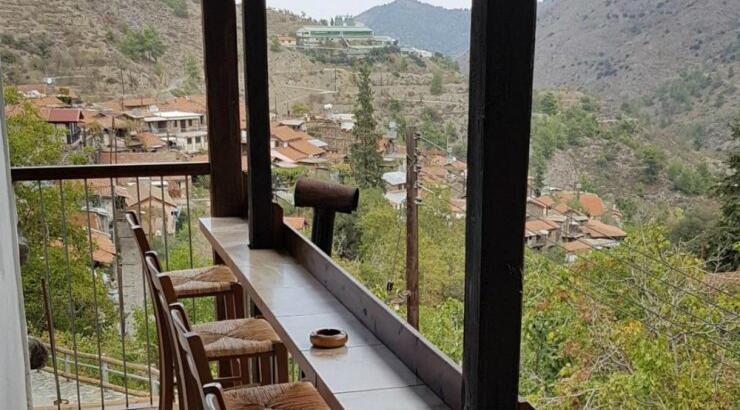 5 ταβερνάκια για μεζέ με θέα το βουνό