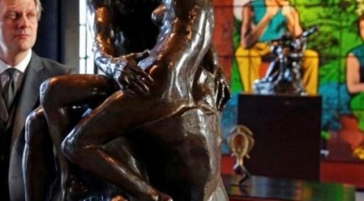 Αντίγραφο του γλυπτού "Το Φιλί" αγοράστηκε έναντι 2,2εκ ευρώ 