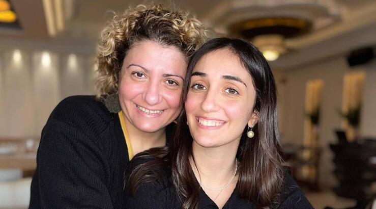 Η κόρη της Θέκλας Πετρίδου εξομολογείται πώς ήταν να μεγαλώνει σε μονογονεϊκή οικογένεια [βίντεο]