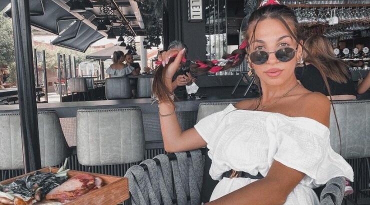 Θέλξια Βαλέρια Φραγκούδη: Φωτογραφίζεται στα μέσα της εγκυμοσύνης της [εικόνες]