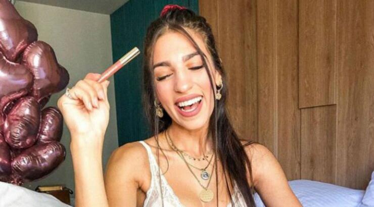 Θέλξια Βαλέρια Φραγκούδη: Μας έβαλε στην γκαρνταρόμπα της! [βίντεο]