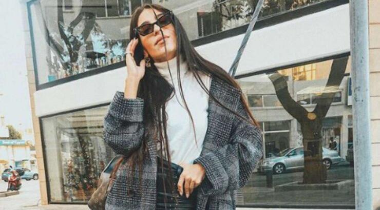 Θέλξια Βαλέρια Φραγκούδη: Ποζάρει με τα εσώρουχα μπροστά από το χριστουγεννιάτικο δέντρο!