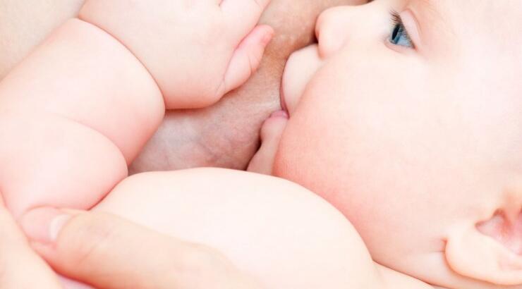 Πως ο θηλασμός συνδέεται με το κοινωνικό στάτους