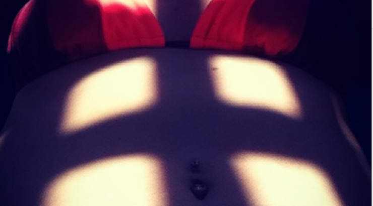 Σε ποια Ελληνίδα παρουσιάστρια ανήκουν αυτοί οι sexy "four pack" κοιλιακοί; 