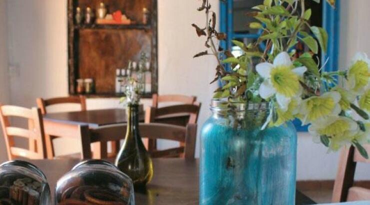 Ένα αυθεντικό τσιπουράδικο με καλό φαγητό και μουσική στη Λευκωσία