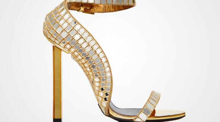 Τα ολοκαίνουρια πέδιλα του Τομ Φορντ λάμπουν 