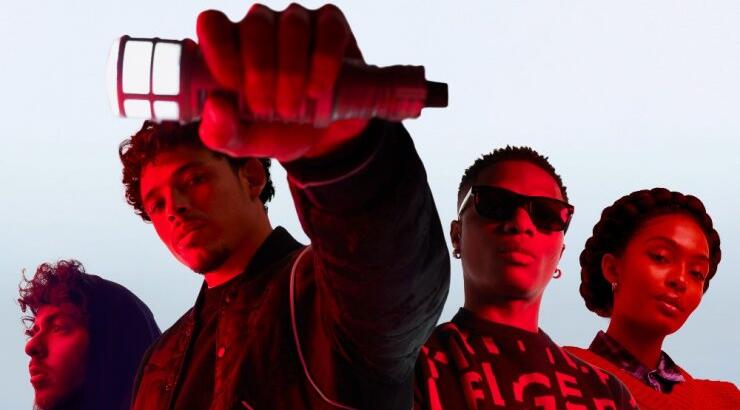 Η Tommy Hilfiger λανσάρει τη νέα Fall 2021 καμπάνια "Pass the mic"