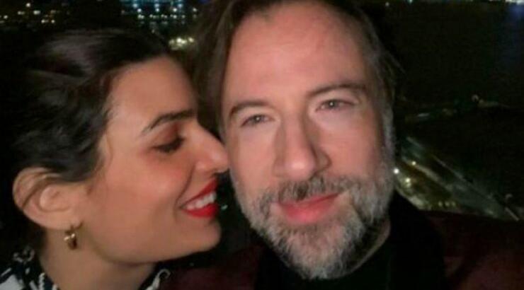 Η Τόνια Σωτηροπούλου μας έδειξε κάθε γωνιά του σαλονιού τους και είναι modern chic!