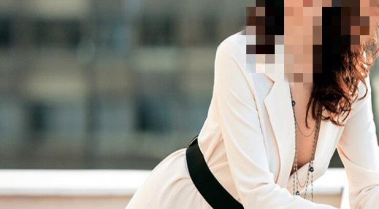 Το καυτό φιλί στα χείλη σέξυ Κύπριας με γνωστή παρουσιάστρια